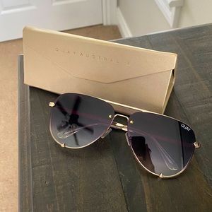 NWOT QUAY Gold Sunnies + Case